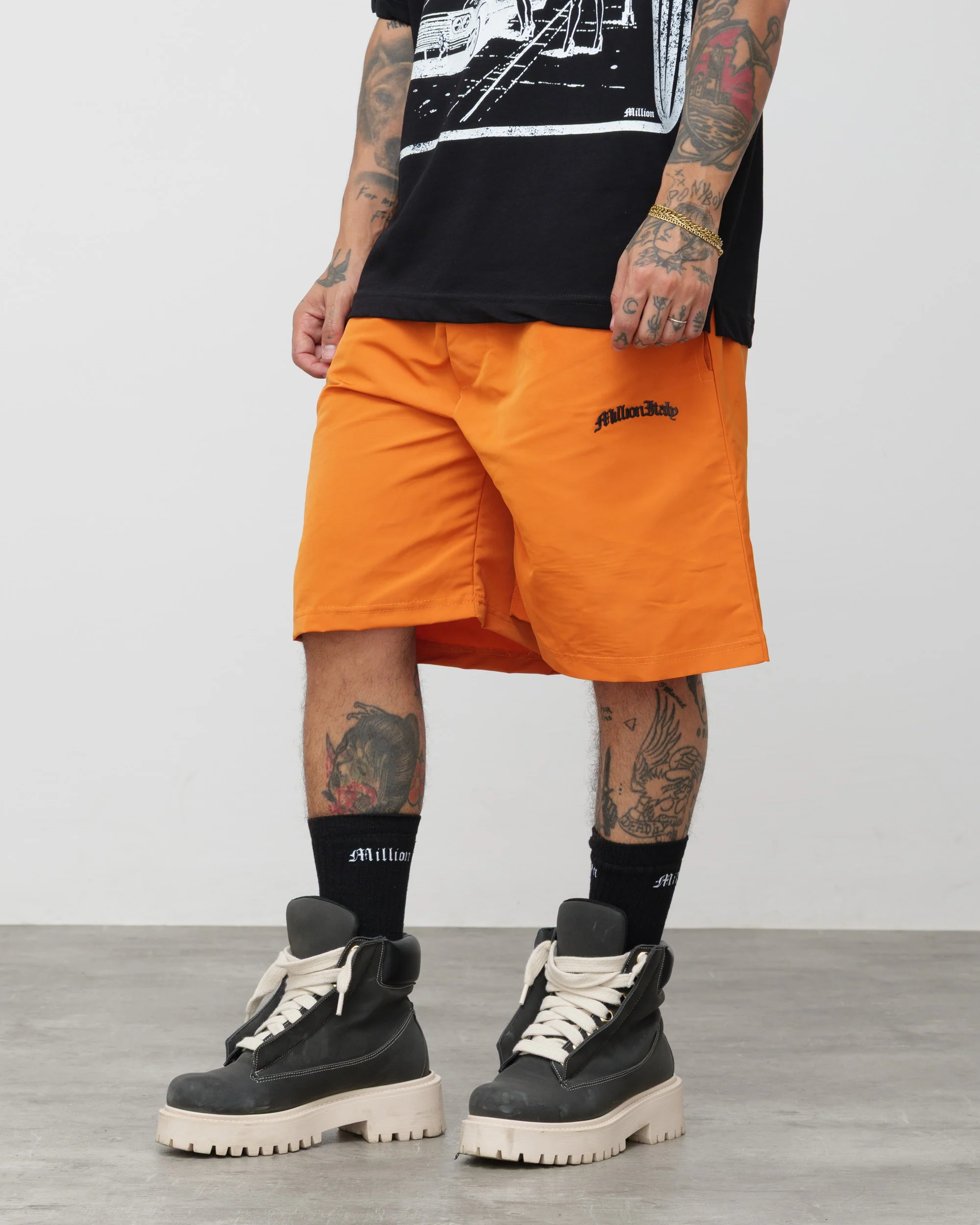 Shorts Tech Arancio - Logo Nero - Image 4