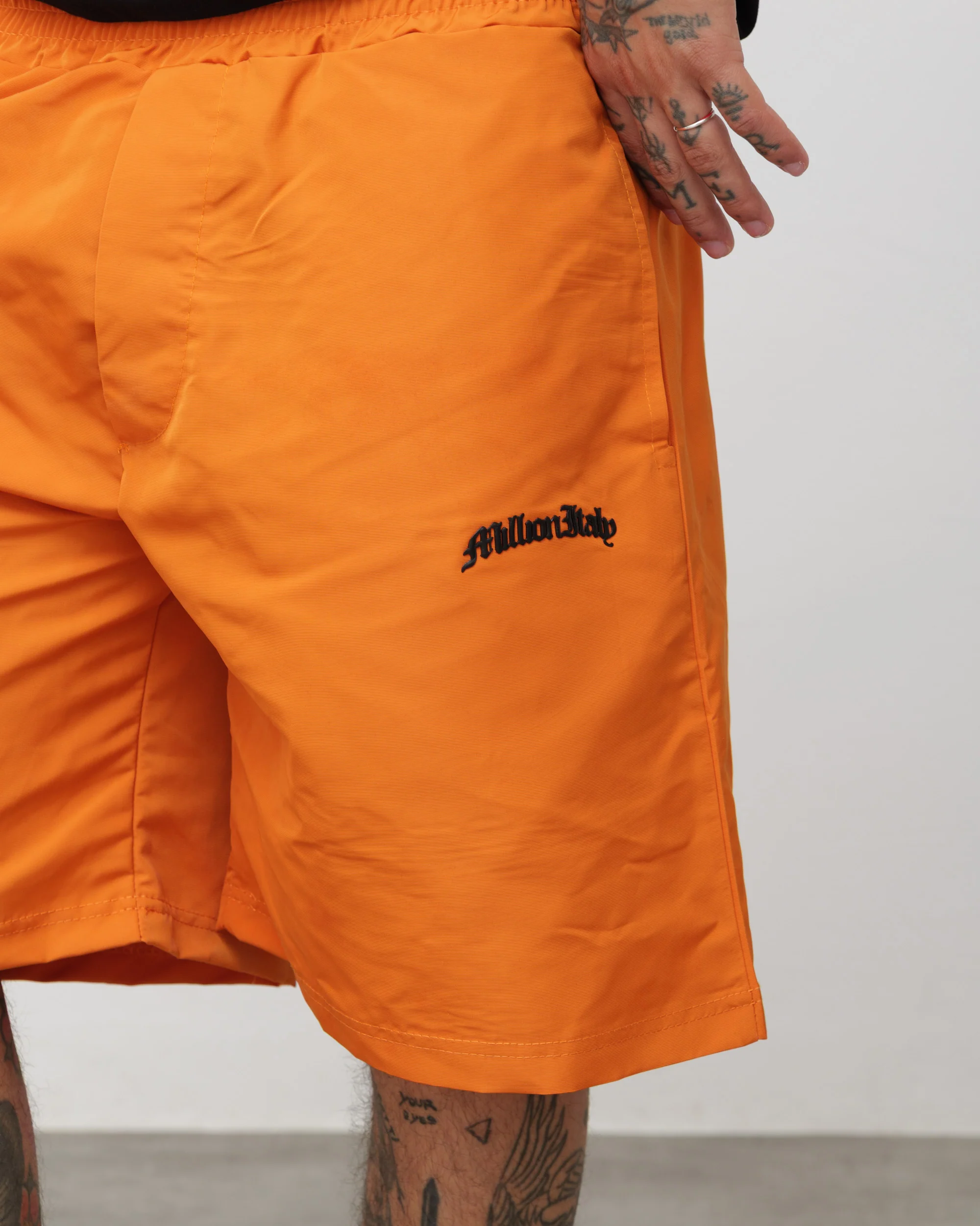 Shorts Tech Arancio - Logo Nero - Image 5