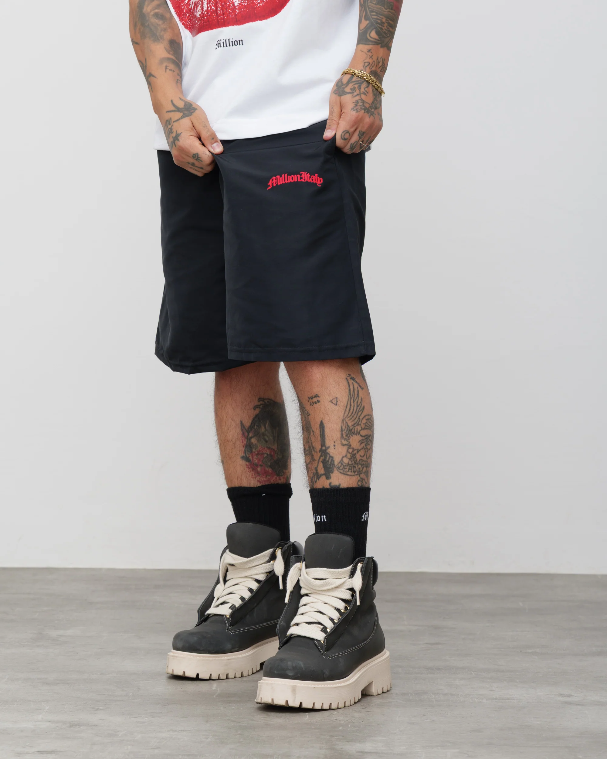 Shorts Tech Nero - Logo Rosso - Image 3