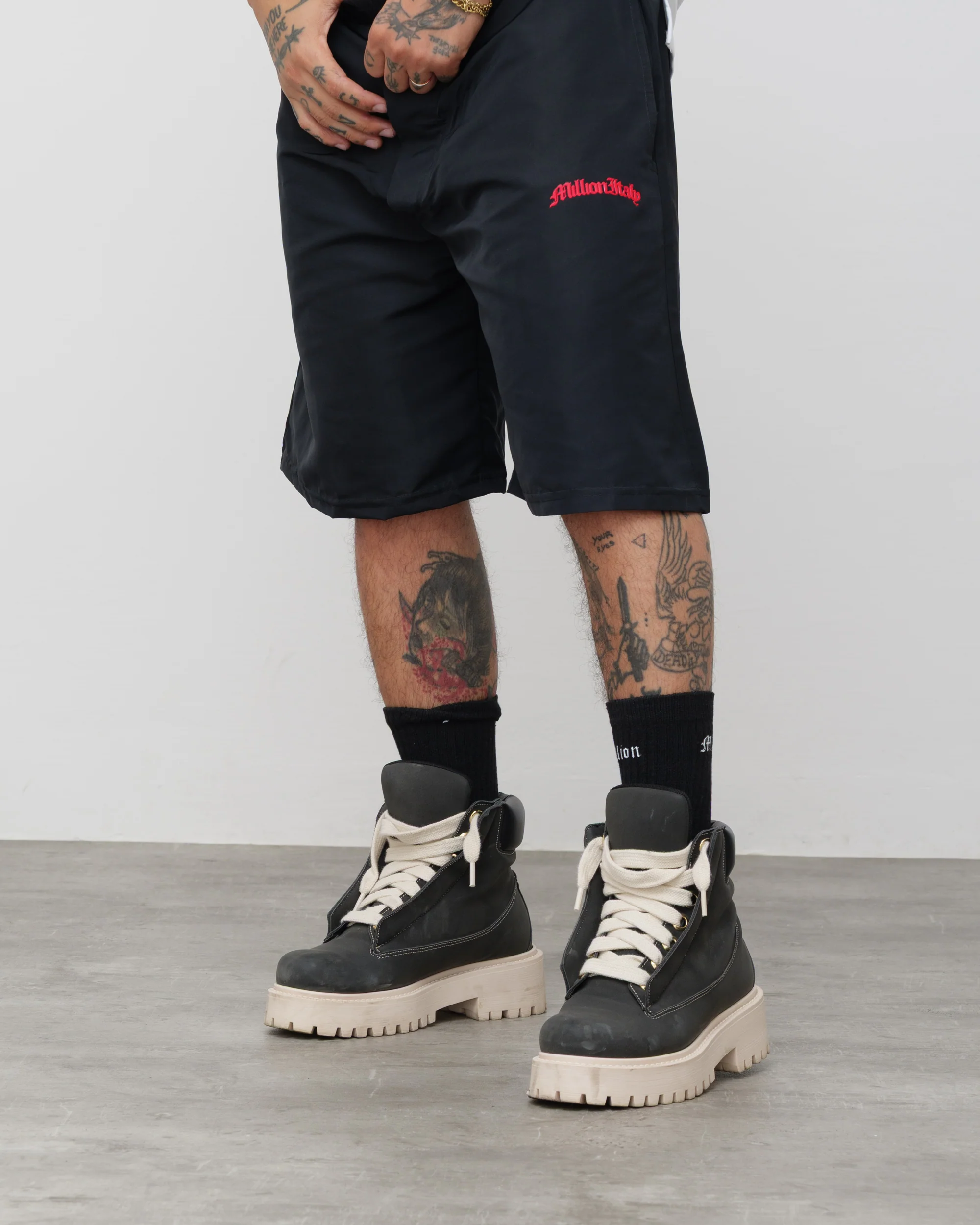 Shorts Tech Nero - Logo Rosso - Image 4
