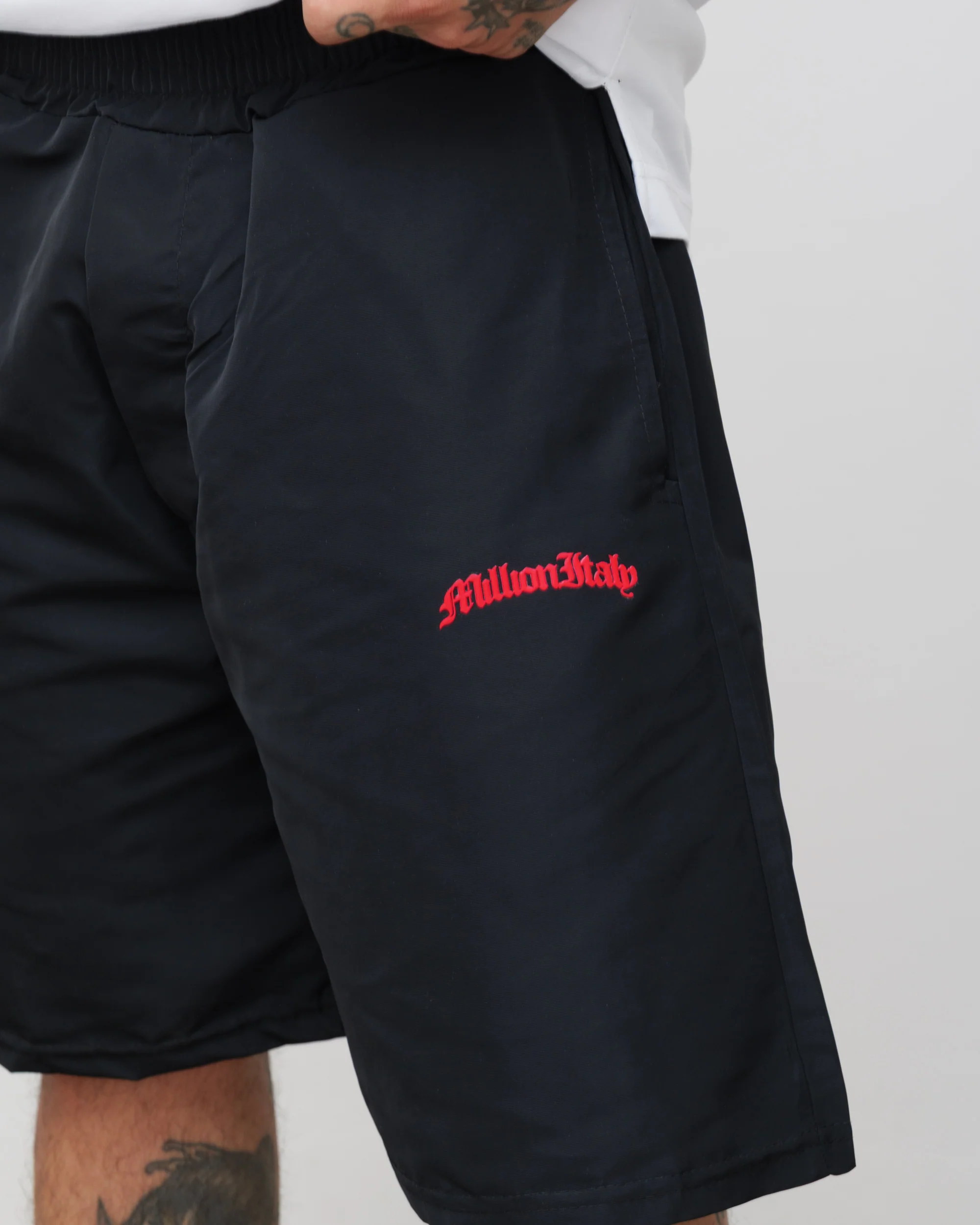 Shorts Tech Nero - Logo Rosso - Image 5
